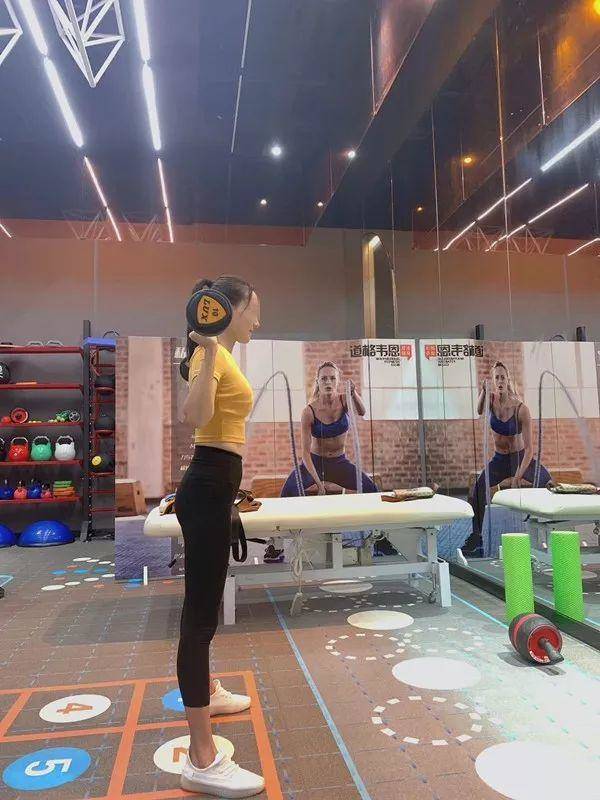 把妹追女生聊天实战-全流程解析：2小时极速邀约高分女白领-恋爱撩妹网-聊天话术|脱单方法|约会技巧|哄女生|牵手探探微信聊天案例|