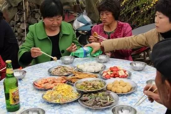 【怎么撩女生】这样发朋友圈 女生看了就会爱上你