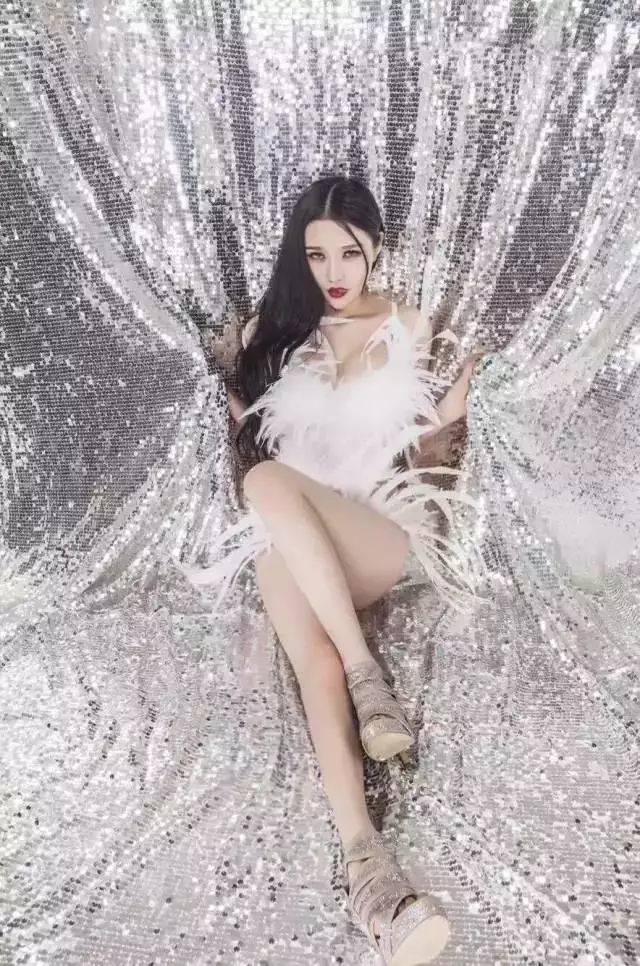 把妹搭讪案例-街搭豪车女并搞定，只用6小时