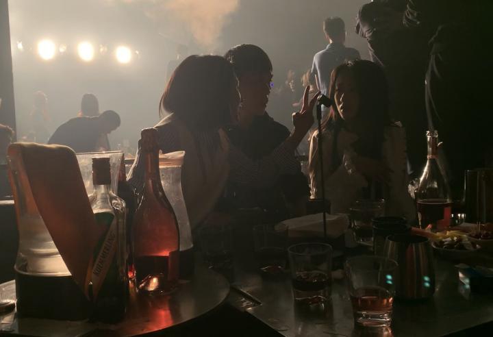 追女生聊天约会实战：夜店1v5的悲惨经历！-恋爱撩妹网-聊天话术|脱单方法|约会技巧|哄女生|牵手探探微信聊天案例|