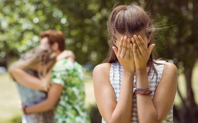 男生必备：第一次约会如何牵上手-恋爱撩妹网-聊天话术|脱单方法|约会技巧|哄女生|牵手探探微信聊天案例|