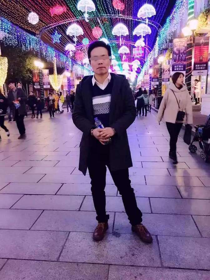 把妹追女生聊天案例：女生疯狂跪舔35岁车间工，只因他做了这个...