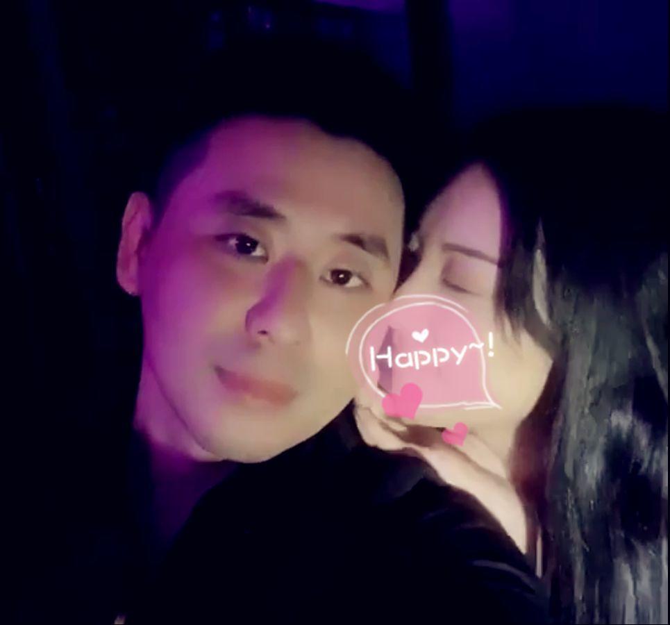 把妹实战约会案例：2女争1男,九眼桥那晚我被长腿小姐姐疯狂kiss-恋爱撩妹网-聊天话术|脱单方法|约会技巧|哄女生|牵手探探微信聊天案例|