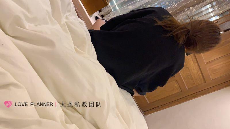 只有屌丝才会被孤立，而男神从来都是被撩，高冷又如何，还不是一次约会叫XX