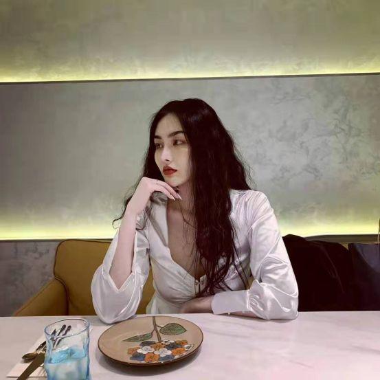 杭州俄罗斯混血女：面对22cm的身高落差，白天冷若冰霜，夜里千娇百媚（下）