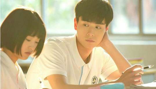 妹子的这几个眼神、行为，暗示了女生喜欢你-恋爱撩妹网-聊天话术|脱单方法|约会技巧|哄女生|牵手探探微信聊天案例|