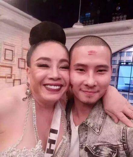 如何让富婆爱上你？看看别人的男生是如何做到的！-恋爱撩妹网-聊天话术|脱单方法|约会技巧|哄女生|牵手探探微信聊天案例|