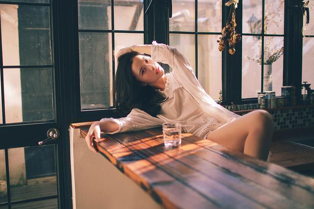 女生爱上一个男生4大特征，若全中，你不脱单都难-恋爱撩妹网-聊天话术|脱单方法|约会技巧|哄女生|牵手探探微信聊天案例|