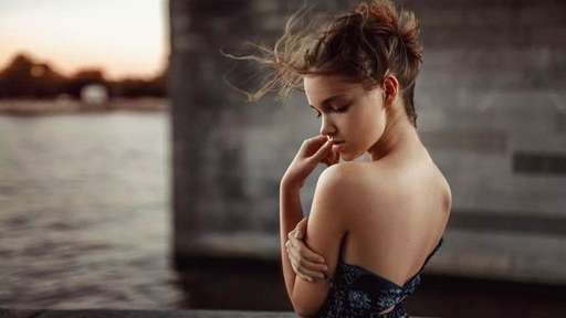 为什么女神不秒回消息？戳这里↓