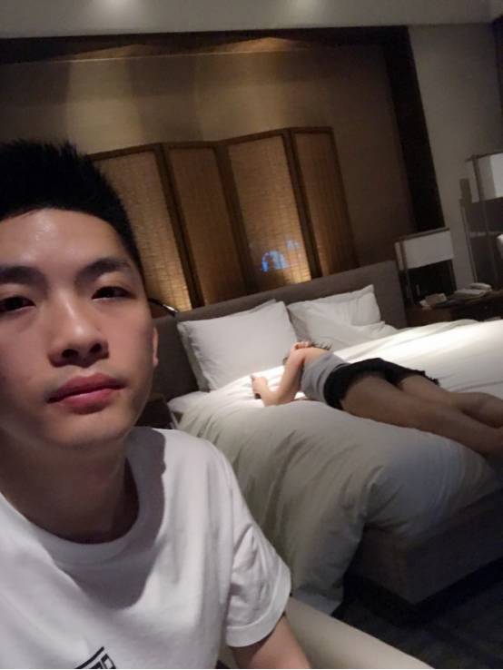 泡妞撩妹约会案例-睡服母女的绯红初体验-恋爱撩妹网-聊天话术|脱单方法|约会技巧|哄女生|牵手探探微信聊天案例|