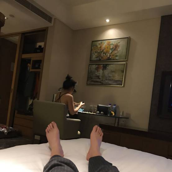 睡服母女的绯红初体验