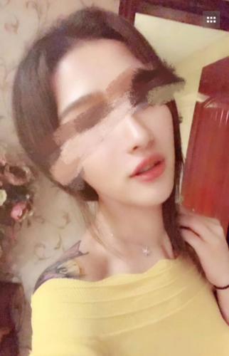 长相惊艳的花臂小姐姐，约会后竟把我扛回了家