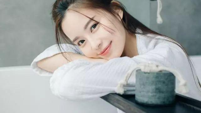 表白时，女生问“你喜欢我什么？这才是正确的回答-恋爱撩妹网-聊天话术|脱单方法|约会技巧|哄女生|牵手探探微信聊天案例|