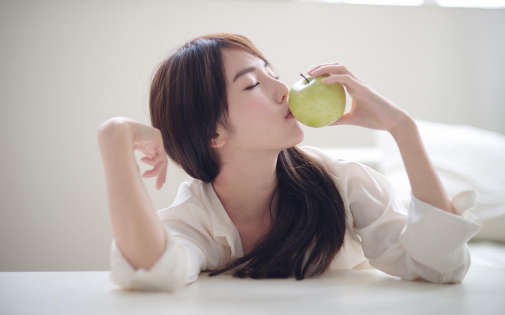 女孩都喜欢聊什么话题，找对话题不冷场-恋爱撩妹网-聊天话术|脱单方法|约会技巧|哄女生|牵手探探微信聊天案例|