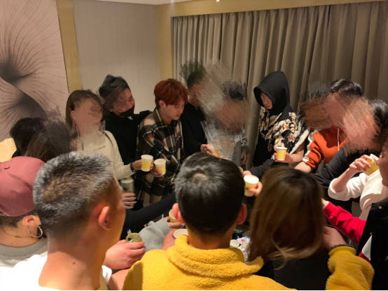 把妹案例-在五星级酒店轰趴后，她在我枕边摇曳到天亮