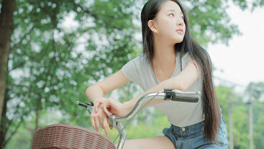 和慢热女生聊天说什么，才能让她喜欢你-恋爱撩妹网-聊天话术|脱单方法|约会技巧|哄女生|牵手探探微信聊天案例|