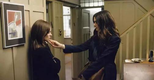 学会这俩技巧,随便聊聊,你们就暧昧了