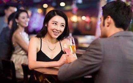 女生主动约男生出去说明什么？-恋爱撩妹网-聊天话术|脱单方法|约会技巧|哄女生|牵手探探微信聊天案例|