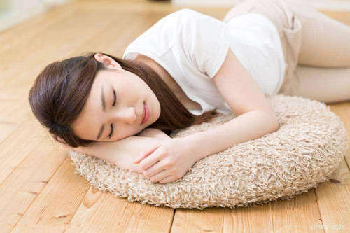 女生说失眠了怎么幽默回复？-恋爱撩妹网-聊天话术|脱单方法|约会技巧|哄女生|牵手探探微信聊天案例|