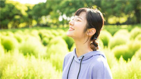 女孩说想你了经典回复，让你暖到她的心-恋爱撩妹网-聊天话术|脱单方法|约会技巧|哄女生|牵手探探微信聊天案例|