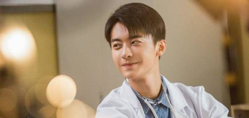 女人认识男人，第一眼看哪个部位？-恋爱撩妹网-聊天话术|脱单方法|约会技巧|哄女生|牵手探探微信聊天案例|