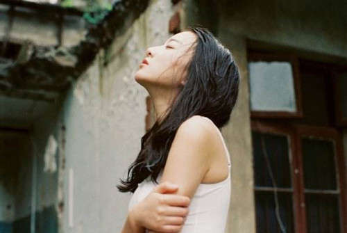 女生说她心情不好怎么回复安慰她-恋爱撩妹网-聊天话术|脱单方法|约会技巧|哄女生|牵手探探微信聊天案例|