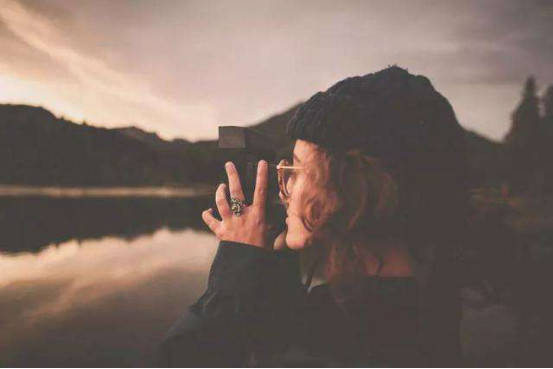 展会的礼仪很漂亮，应该上前搭讪么？-恋爱撩妹网-聊天话术|脱单方法|约会技巧|哄女生|牵手探探微信聊天案例|