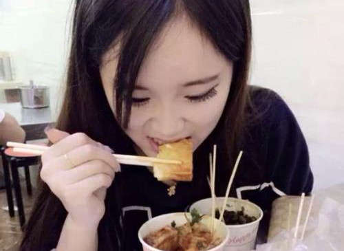 约女生吃饭聊什么话题容易给她留下好感-恋爱撩妹网-聊天话术|脱单方法|约会技巧|哄女生|牵手探探微信聊天案例|