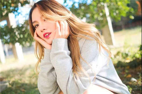 追女孩子怎么避免尬聊？用这4招轻松吸引她-恋爱撩妹网-聊天话术|脱单方法|约会技巧|哄女生|牵手探探微信聊天案例|