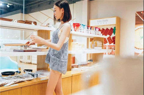 追女孩子怎么避免尬聊？用这4招轻松吸引她第4张