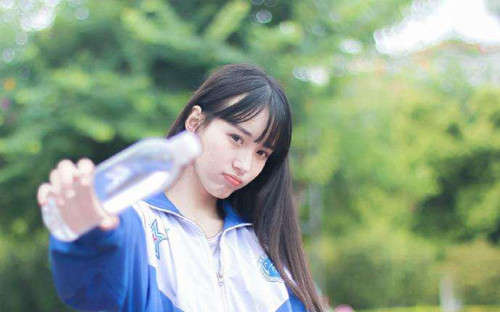 在学校怎么和女生搭讪容易成功点？-恋爱撩妹网-聊天话术|脱单方法|约会技巧|哄女生|牵手探探微信聊天案例|