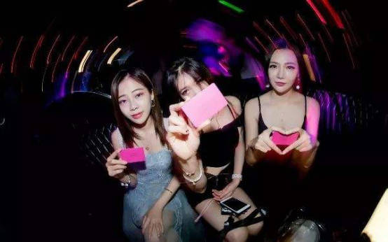 恋爱新手小白，如何在电音节搭讪女生？-恋爱撩妹网-聊天话术|脱单方法|约会技巧|哄女生|牵手探探微信聊天案例|