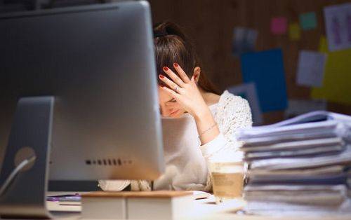 女生说加班该怎么回复？这样回答更暖心第2张