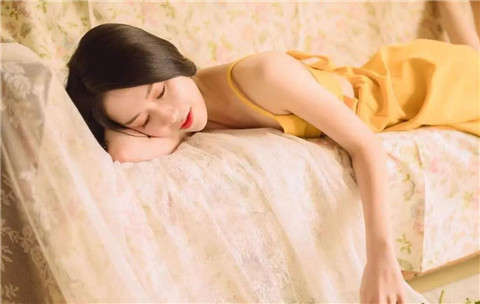 内向女生暗示喜欢你，却躲着你是什么原因？-恋爱撩妹网-聊天话术|脱单方法|约会技巧|哄女生|牵手探探微信聊天案例|