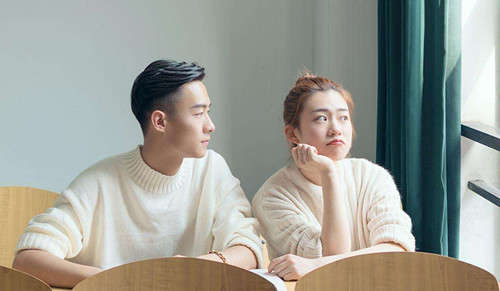 当女孩子生气了怎么哄她开心的话，这样让她快速消气-恋爱撩妹网-聊天话术|脱单方法|约会技巧|哄女生|牵手探探微信聊天案例|