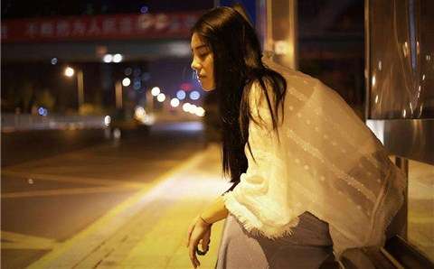 晚上找女生聊天开场白该怎么说？-恋爱撩妹网-聊天话术|脱单方法|约会技巧|哄女生|牵手探探微信聊天案例|