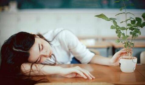 女生说生病了怎么回答？抚慰她脆弱小心灵-恋爱撩妹网-聊天话术|脱单方法|约会技巧|哄女生|牵手探探微信聊天案例|