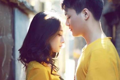让妹子主动来索吻的招术！约会时亲吻女生的技巧！-恋爱撩妹网-聊天话术|脱单方法|约会技巧|哄女生|牵手探探微信聊天案例|