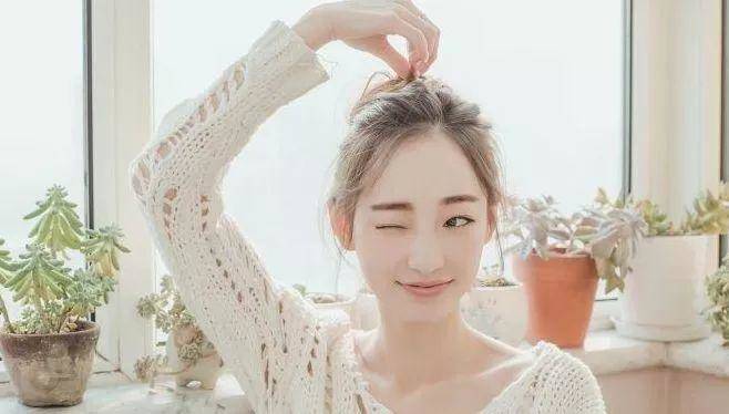掌握这三招聊天方法，没有约不出来牵手的女神！