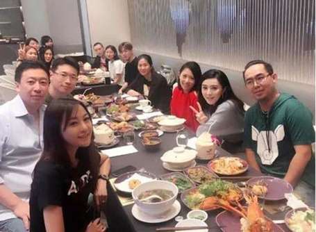 什么样的展示面,能让女神主动找我们聊天?丨拍照特辑-恋爱撩妹网-聊天话术|脱单方法|约会技巧|哄女生|牵手探探微信聊天案例|