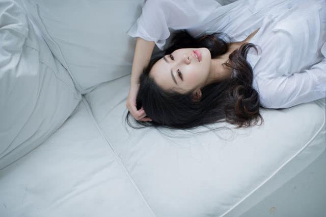 追女生技巧：3个“不常规”操作，让女生产生安全感-恋爱撩妹网-聊天话术|脱单方法|约会技巧|哄女生|牵手探探微信聊天案例|