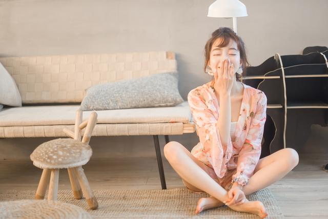 偷亲女朋友的4个套路，她会小鹿乱撞，男生学起来！-恋爱撩妹网-聊天话术|脱单方法|约会技巧|哄女生|牵手探探微信聊天案例|