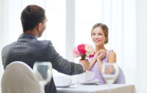 4个技巧帮你快速追到相亲女生-恋爱撩妹网-聊天话术|脱单方法|约会技巧|哄女生|牵手探探微信聊天案例|