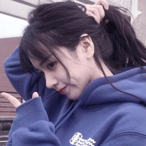 约会中，女生的这些举措，表示她对你感兴趣