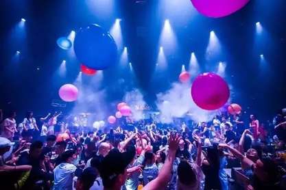 第一次去夜场，怎么装成老司机去泡妞？-恋爱撩妹网-聊天话术|脱单方法|约会技巧|哄女生|牵手探探微信聊天案例|