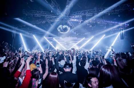 第一次去夜场,怎么装成老司机去泡妞?