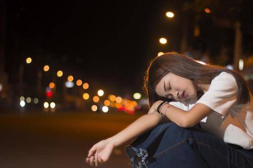 微信晚上怎么和女生聊天开头好？-恋爱撩妹网-聊天话术|脱单方法|约会技巧|哄女生|牵手探探微信聊天案例|