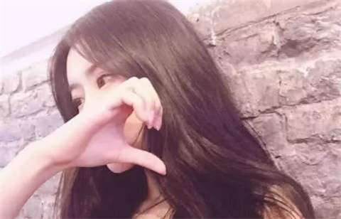第一眼给人高冷女生怎么追？五招就能拿下她-恋爱撩妹网-聊天话术|脱单方法|约会技巧|哄女生|牵手探探微信聊天案例|