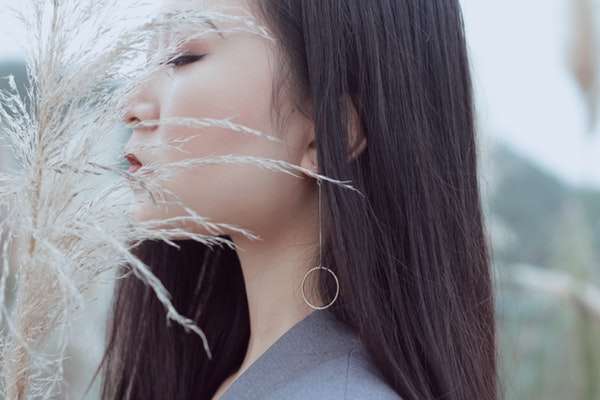 和女生聊天怎么展现“高价值”？让妹子都围在你身边的绝招！-恋爱撩妹网-聊天话术|脱单方法|约会技巧|哄女生|牵手探探微信聊天案例|
