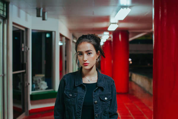 女生问干嘛送我礼物？不要傻傻告白，看看高情商男人是怎么回答的！-恋爱撩妹网-聊天话术|脱单方法|约会技巧|哄女生|牵手探探微信聊天案例|